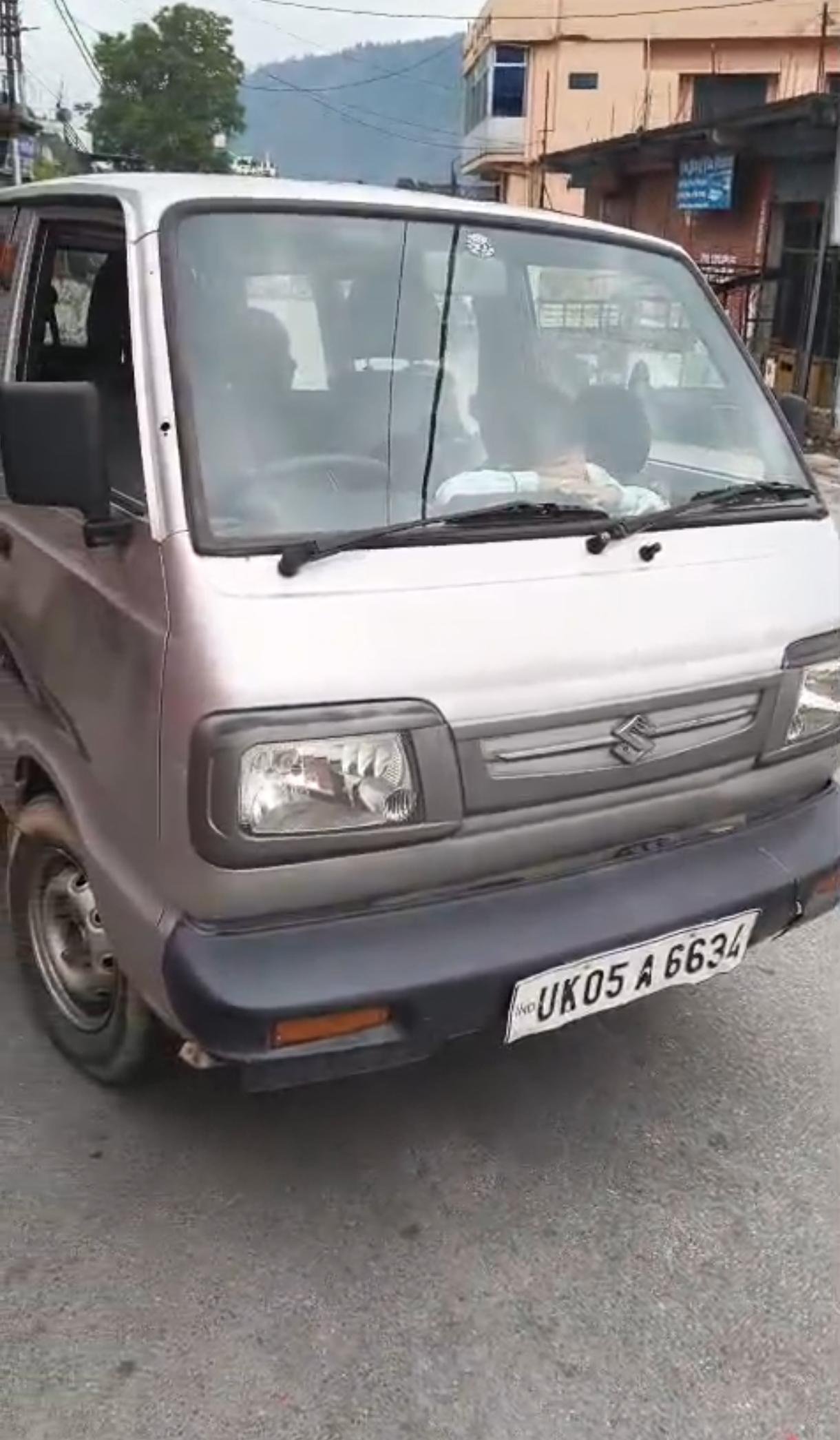 पिथौरागढ़ में एक्शन, फिटनेस ख़त्म हो चुकी स्कूल वैन सीज