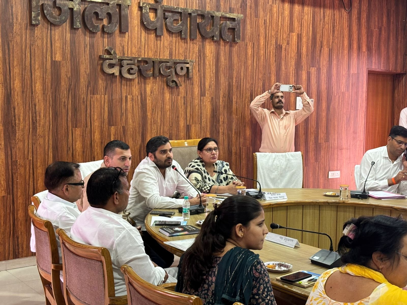 देहरादून जिला पंचायत की अहम बैठक में उठे बुनियादी मुद्दे
