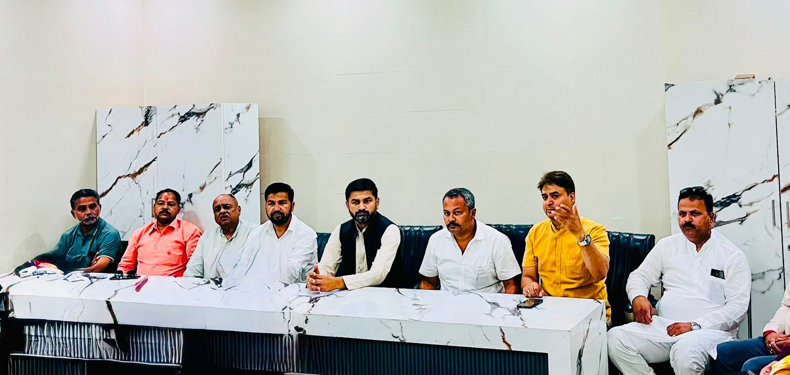 प्रतियोगी परीक्षाओं में हो रही गड़बड़ी और युवाओं के भविष्य से खिलवाड़ को लेकर कांग्रेस ने जताई नाराजगी, सरकार पर साधा निशाना