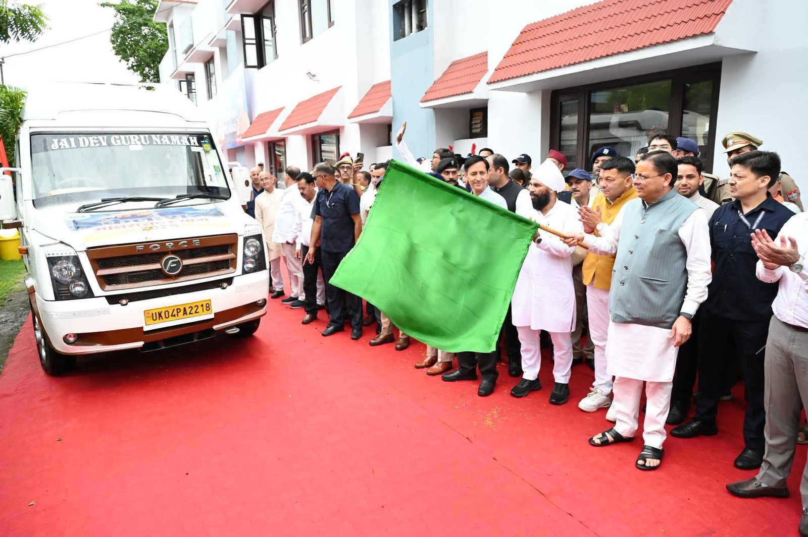कैलाश मानसरोवर यात्रा के पहले जत्थे को सीएम धामी ने टनकपुर से दिखाई हरी झंडी