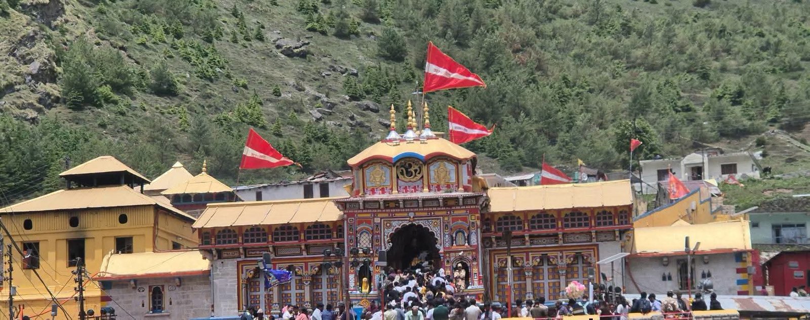 बदरीनाथ धाम में चढ़ावा चोरी केस की जांच गढ़वाल कमिश्नर को सौंपी गई