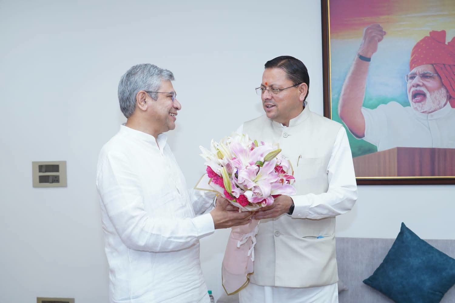 रेल मंत्री से मिले सीएम धामी, उत्तराखंड में रेल प्रोजेक्ट और रेल सर्विस को लेकर की बात