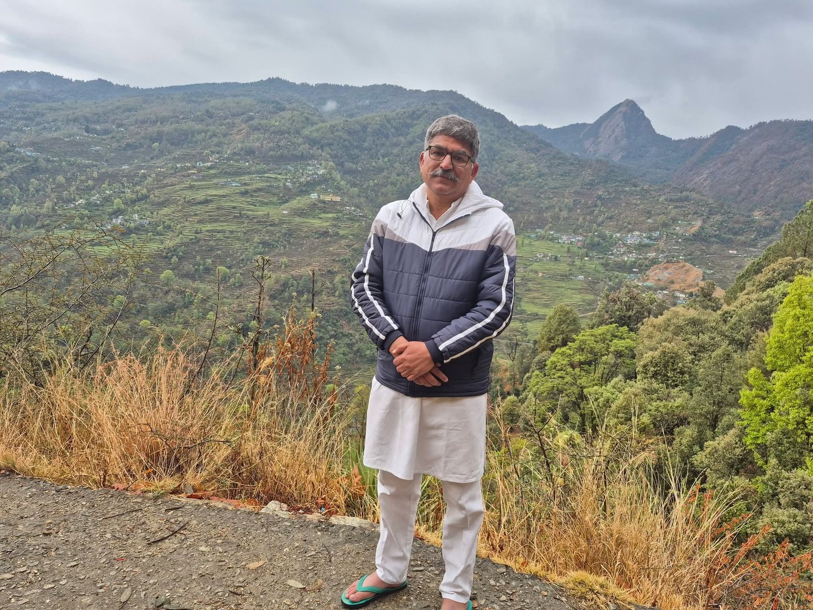 दान के रुपयों से केदारनाथ की यात्रा के मुद्दे पर पूर्व विधायक मनोज रावत ने बीजेपी नेताओं से मांगा जवाब