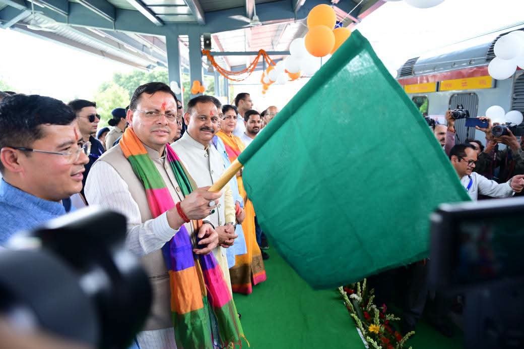 सीएम धामी ने सोमनाथ के लिए विशेष रेल यात्रा को दिखाई हरी झंडी