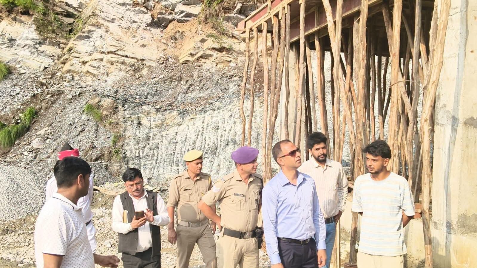 डीएम पिथौरागढ़ ने किया कनालीछीना के निर्माणधीन तहसील का दौरा