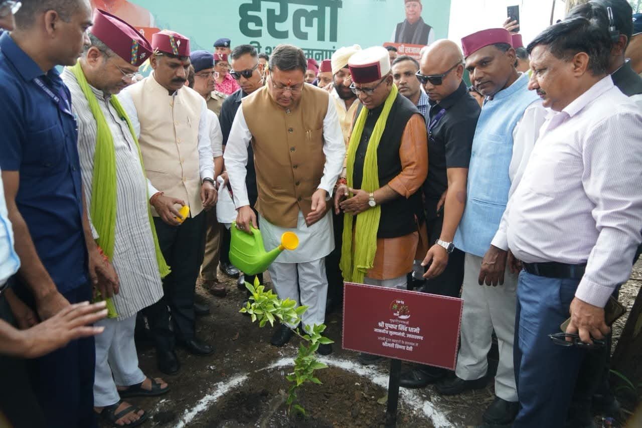 सीएम धामी ने लोक संवर्धन पर्व के तहत हरेला उत्सव में की शिरकत