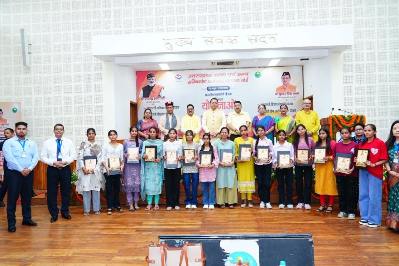 सीएम धामी ने गिनाईं श्रमिक कल्याण को लेकर चलाई जा रही योजनाएं