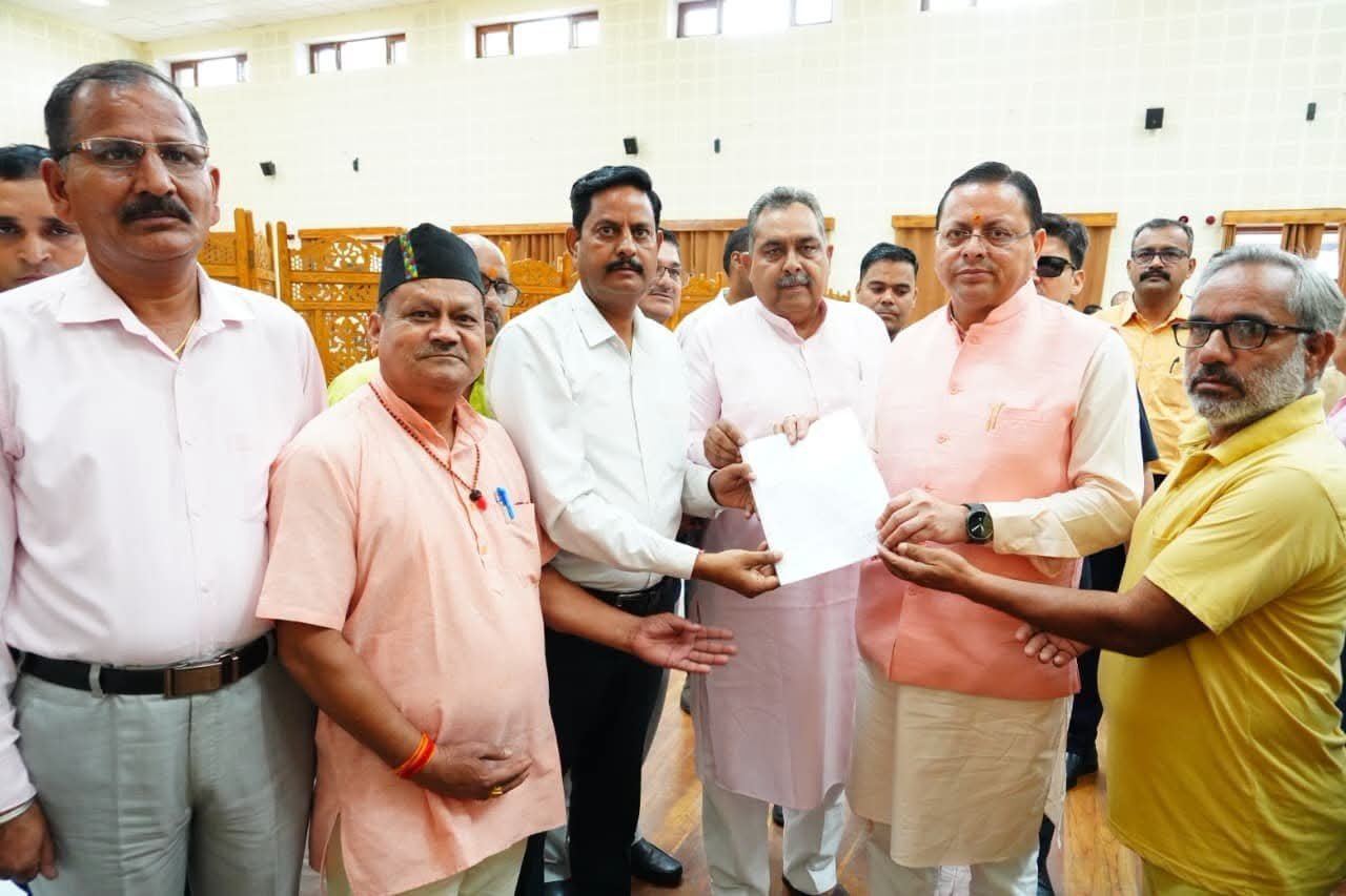 सीएम हाउस में लगा जनता दरबार
