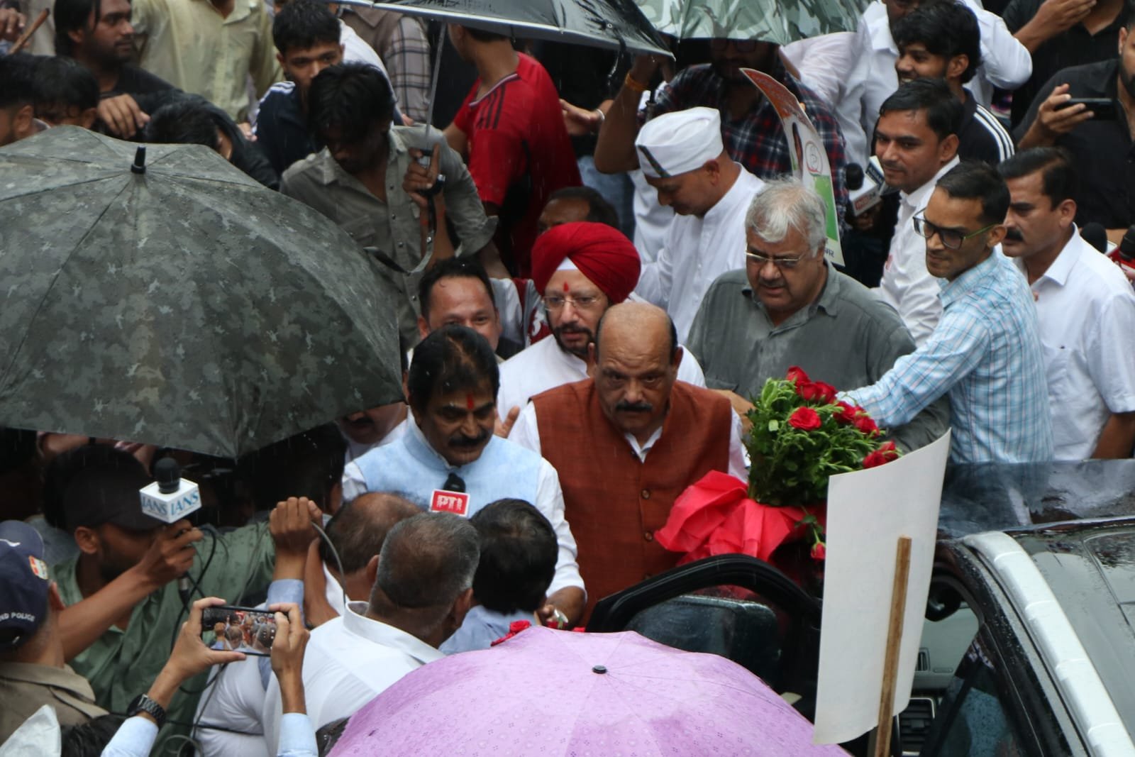 केही वेणुगोपाल का कांग्रेसियों ने देहरादून में किया जोरदार स्वागत