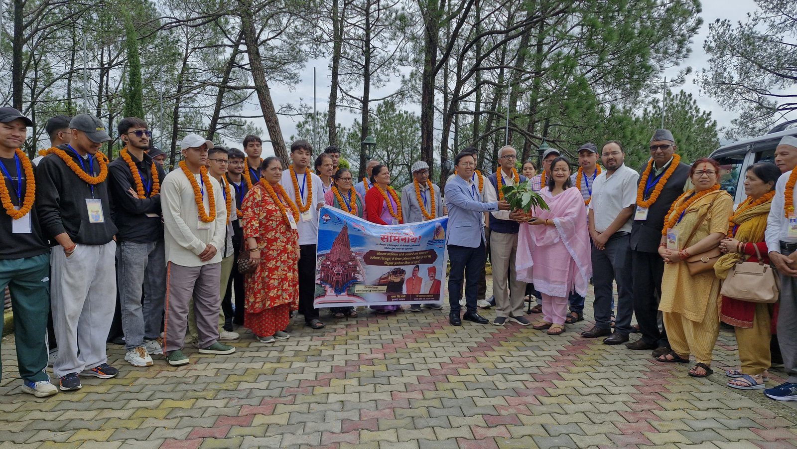 पिथौरागढ़ से सोमनाथ दर्शन के लिए रवाना हुआ 40 सदस्यों का दल