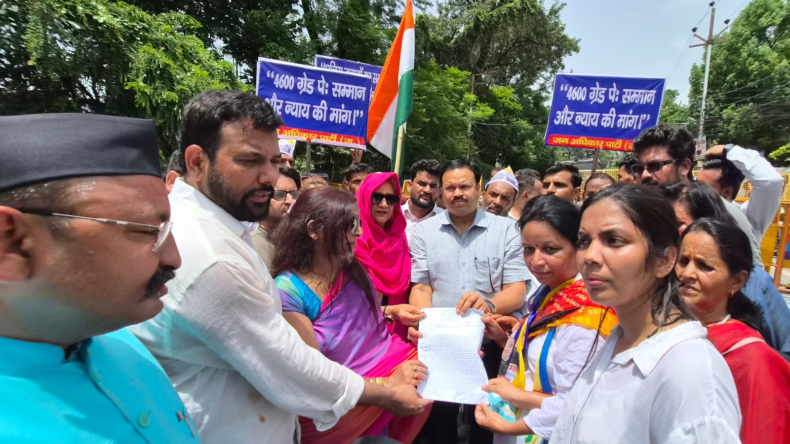 देहरादून में निकाला गया पुलिस अधिकार मार्च, पुलिस के जवानों के लिए 4600 ग्रेड पे की मांग