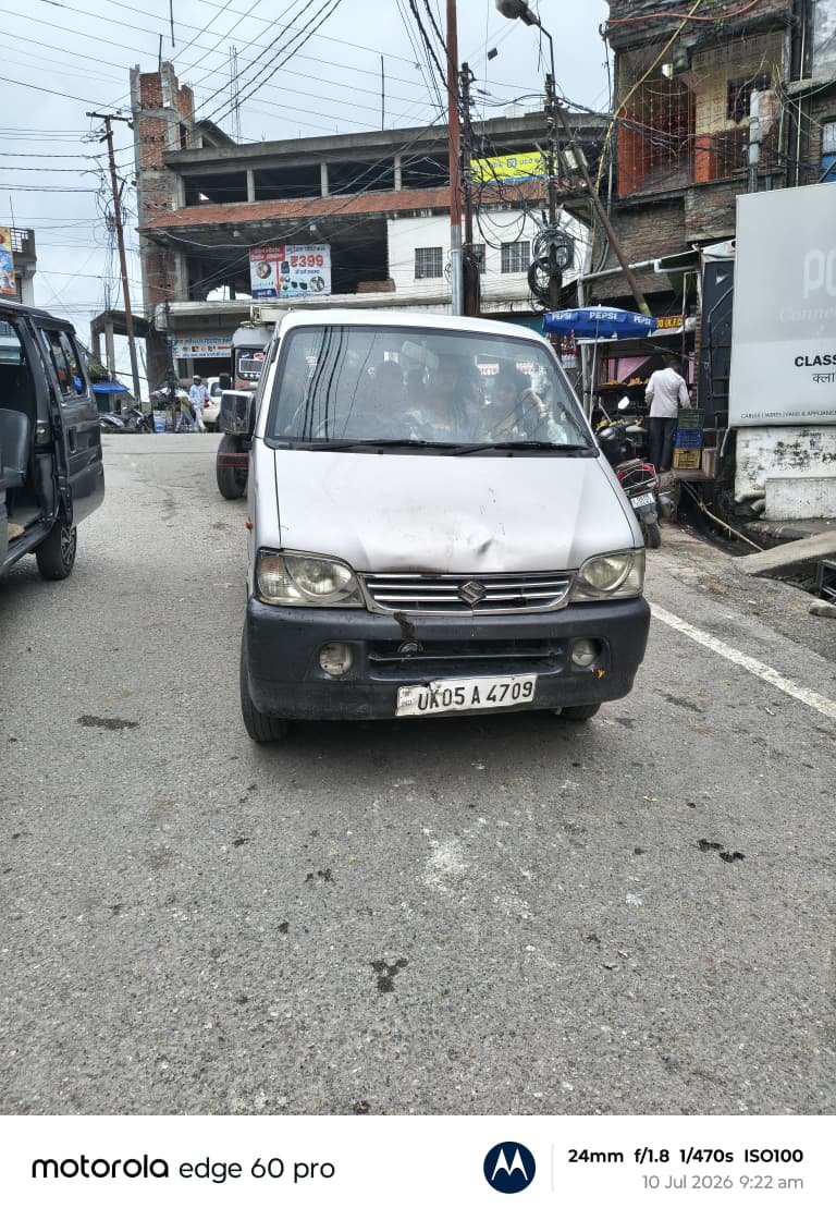 पिथौरागढ़ में स्कूल की गाड़ियों को लेकर चेकिंग अभियान, एक वैन सीज