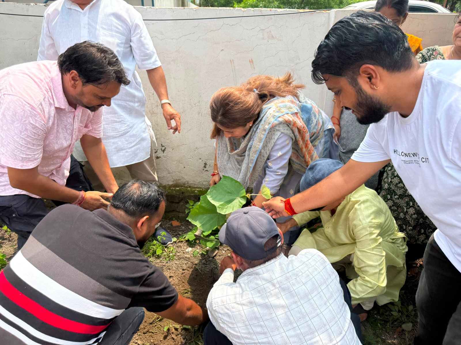 दीप्ति रावत भारद्वाज ने डोईवाला विधानसभा में हरेला के मौके पर किया पौधरोपण