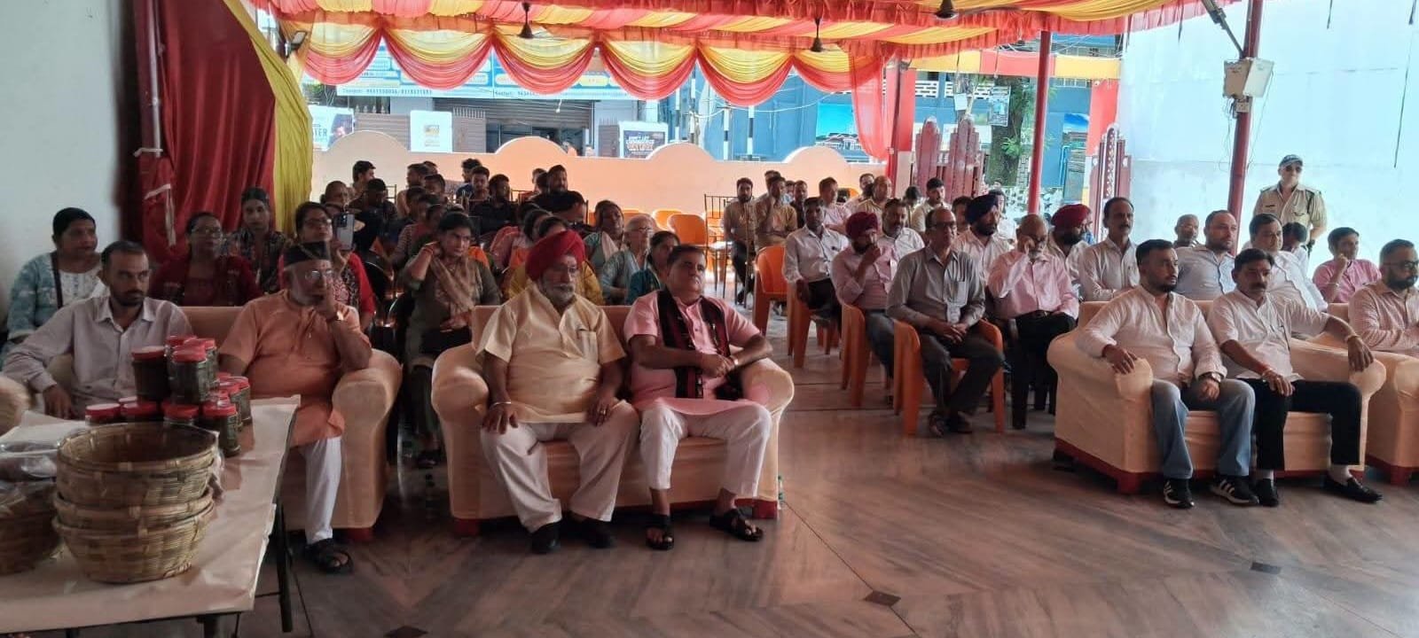 बीजेपी नेताओं ने सुनी पीएम मोदी की मन की बात, महेंद्र भट्ट ने क्या संदेश दिया