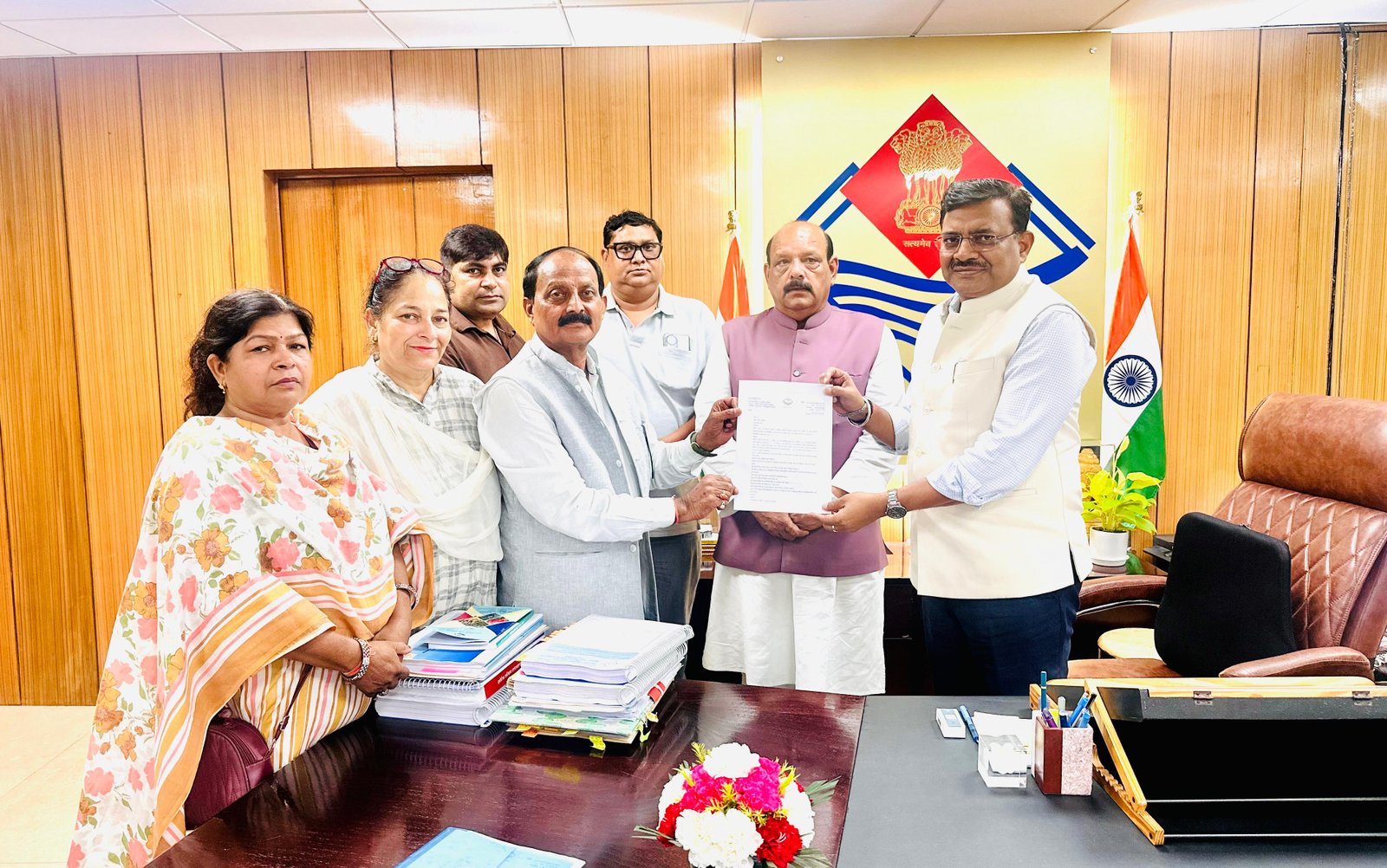 राजपुर विधानसभा में सरकारी स्कूल तोड़े जाने का विरोध, मुख्य सचिव से मिला कांग्रेस प्रतिनिधिमंडल
