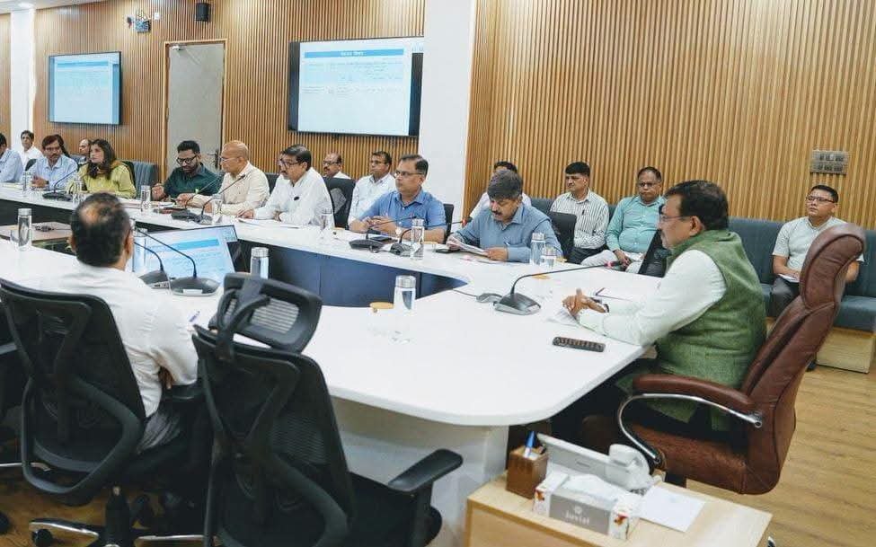 मुख्य सचिव ने की EAP की समीक्षा