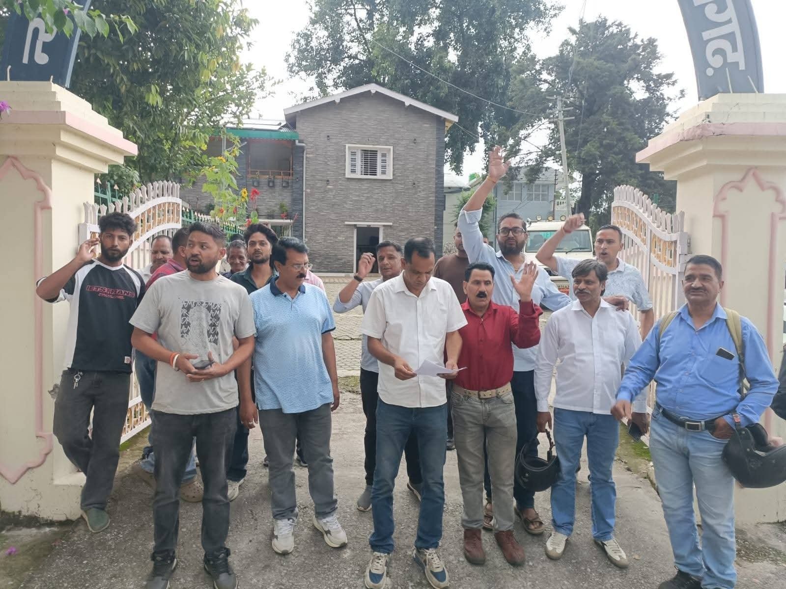 पिथौरागढ़ में 30000 लोगों को SIR वाला नोटिस, कांग्रेस ने किया प्रदर्शन, उठाए गंभीर सवाल