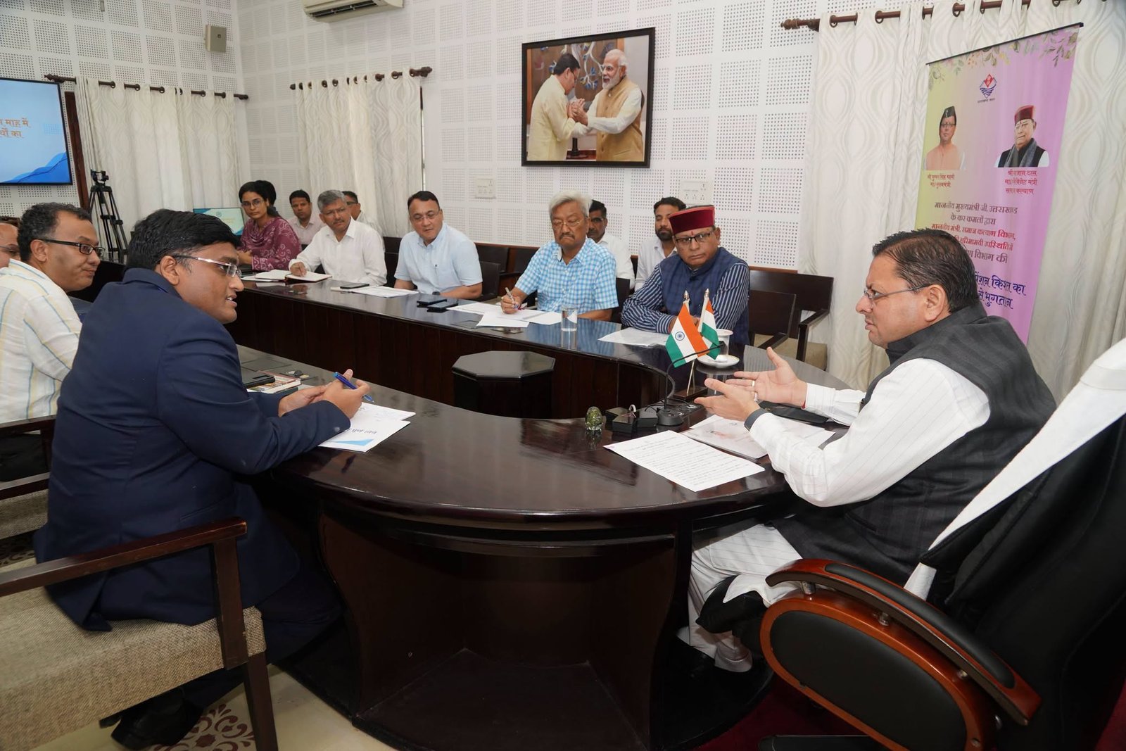 सीएम धामी ने समाज कल्याण विभाग के लाभार्थियों को ऑनलाइन ट्रांसफर की पेंशन