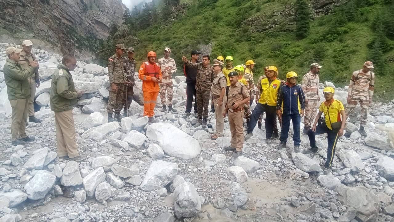 तमक नाले के मलबे के चपेट में आए शख्स की तलाश जारी