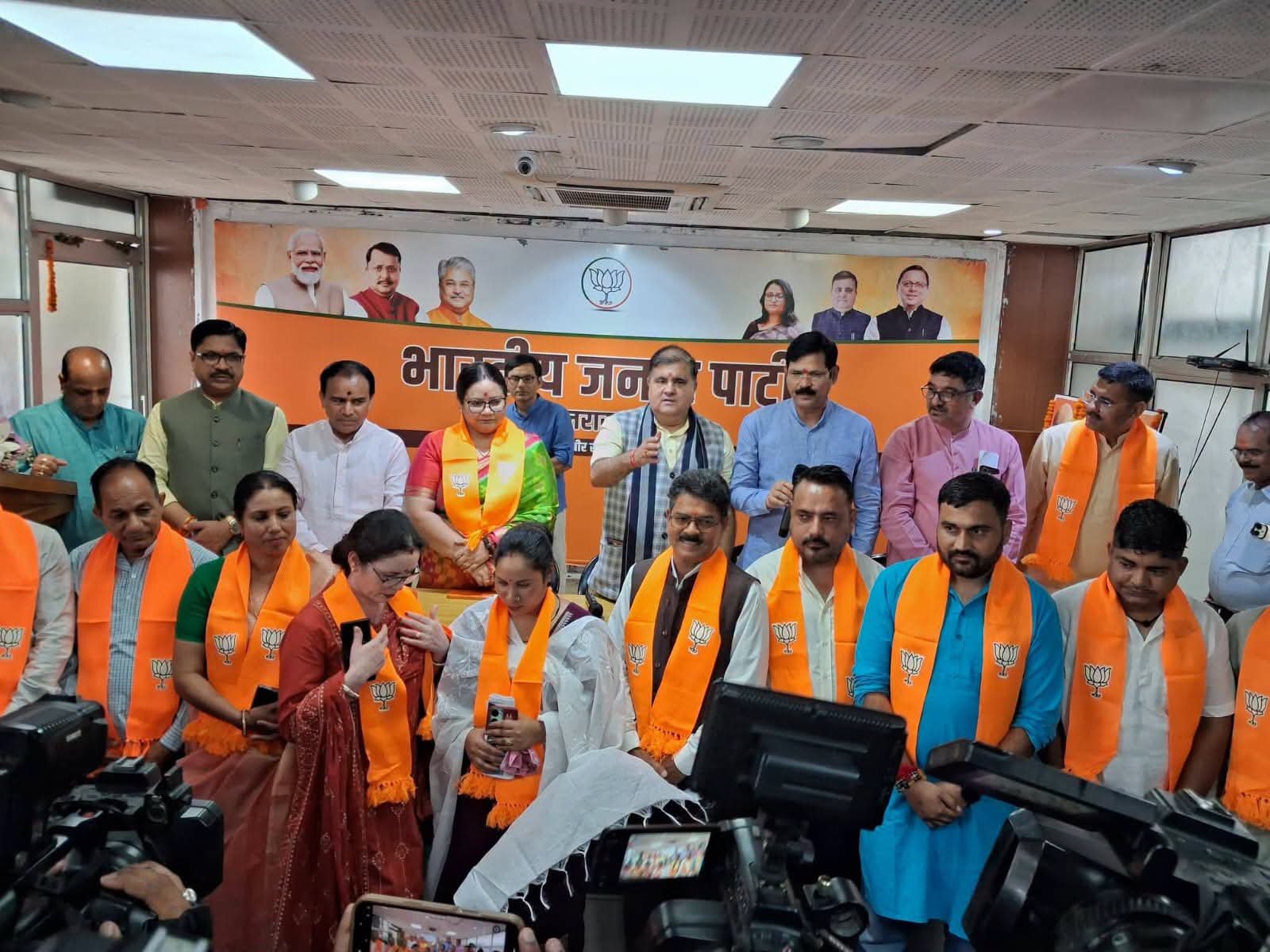 श्रीनगर में ‘घर वापसी’ से गरमाई उत्तराखंड की सियासत श्रीनगर में ‘घर वापसी’ से गरमाई उत्तराखंड की सियासत