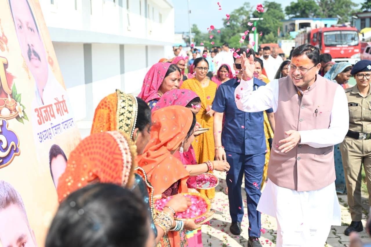 सीएम धामी ने की महिलाओं के लिए हाईटेक टॉयलेट बनाने की घोषणा