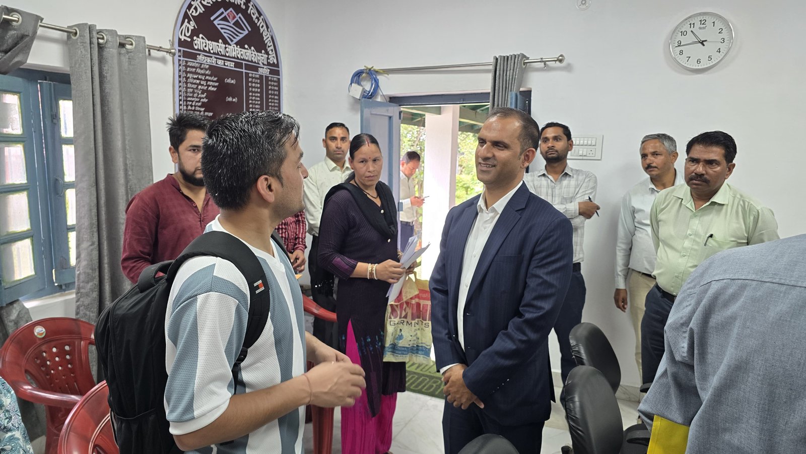 SIR को लेकर पिथौरागढ़ में प्रशासन एक्टिव, डीएम ने लिया जायजा, चुनाव आयोग के नियमों का पालन करने के निर्देश