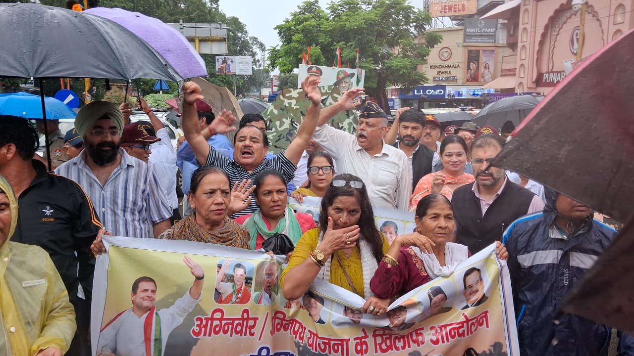 कांग्रेस ने देहरादून में अग्निवीर स्कीम के खिलाफ निकाली रैली, केंद्र सरकार पर युवाओं के हितों पर कुठाराघात करने का आरोप