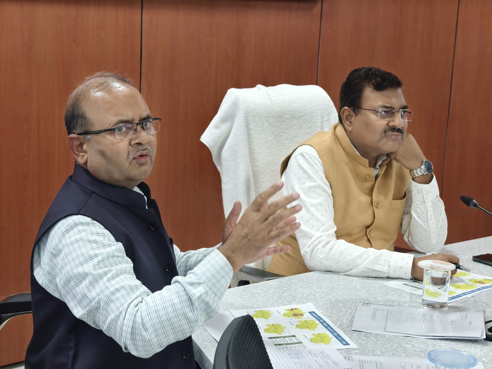 मुख्य सचिव ने आपदा कंट्रोल रूम में की बारिश से बने हालात की समीक्षा