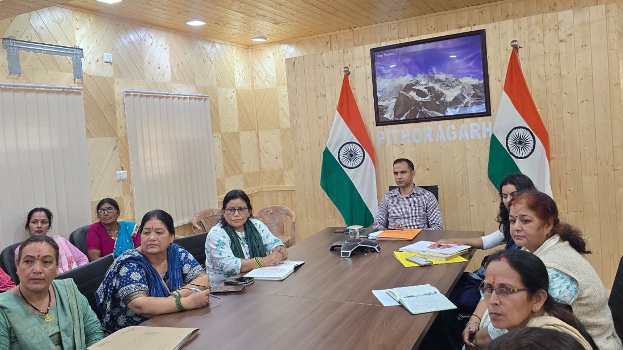 डीएम पिथौरागढ़ ने की महिला एवं बाल विकास विभाग की समीक्षा
