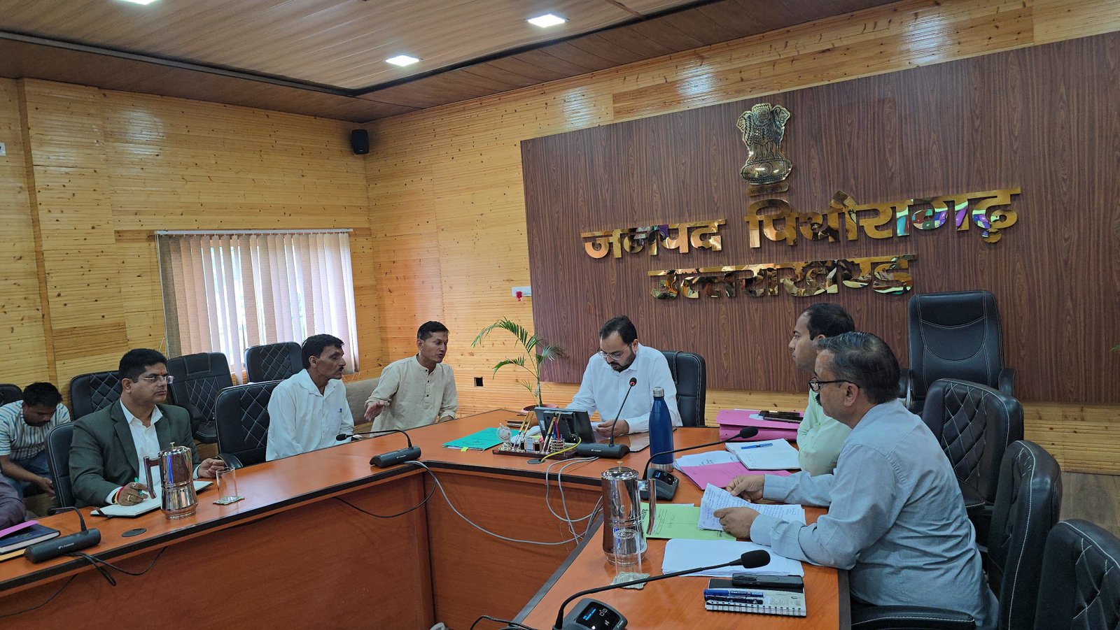 पिथौरागढ़ में जनता दरबार, प्रशासन ने सुनीं लोगों की समस्याएं