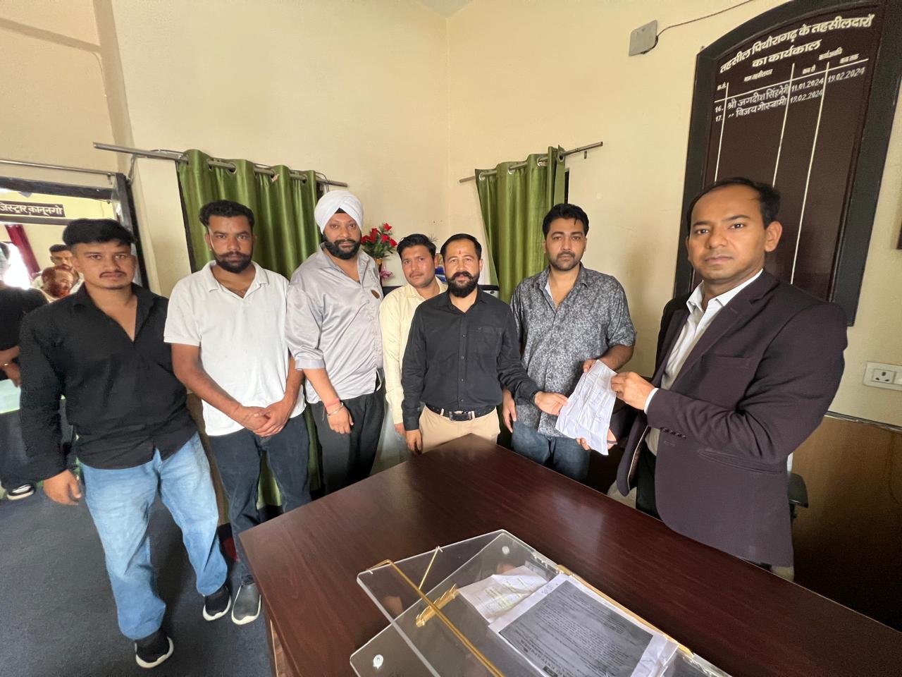 SIR को लेकर सवाल, पिथौरागढ़ में ऋषेंद्र महर के नेतृत्व में SDM से मिला कांग्रेस प्रतिनिधिमंडल, शिकायतों पर अमल करने की मांग