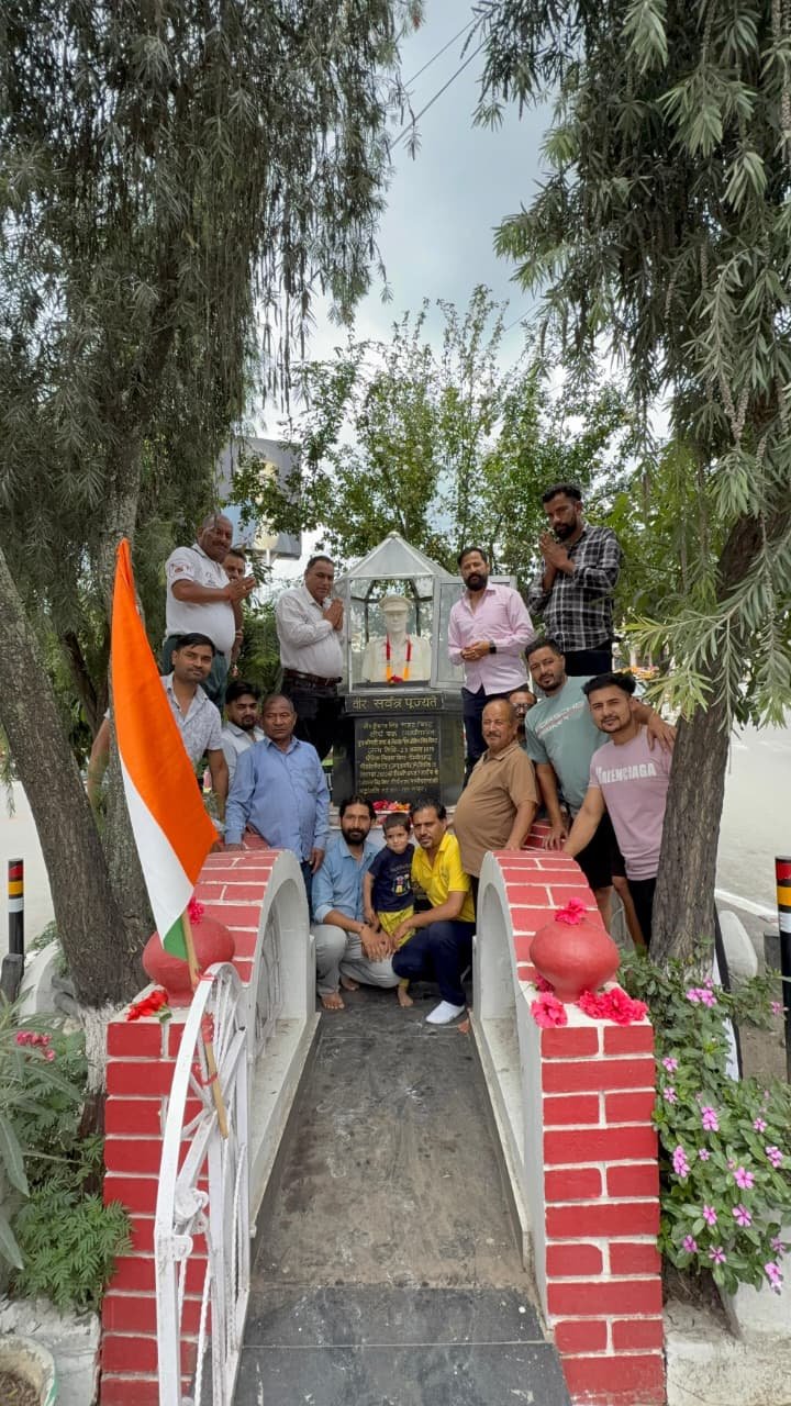 शहीद लेफ्टिनेंट हेमंत सिंह महर बिष्ट को जयंती पर पिथौरागढ़ में किया गया नमन