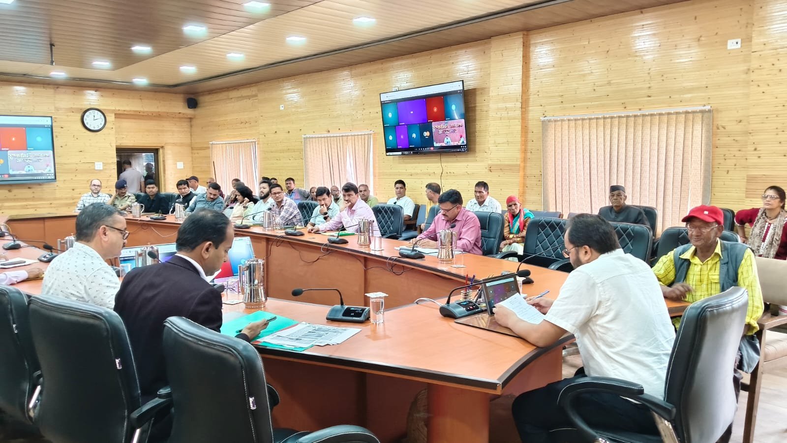 पिथौरागढ़ में जनसुनवाई, कई शिकायतों का निस्तारण