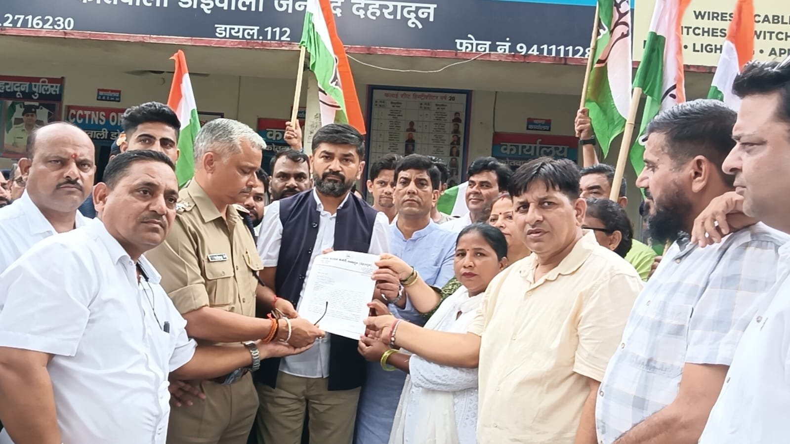 मल्लिकार्जुन खरगे मुद्दे पर कांग्रेस हमलावर, परवादून कांग्रेस ने डोईवाला कोतवाली में दी तहरीर, शुद्धिकरण मुद्दे पर एफआईआर दर्ज करने की मांग