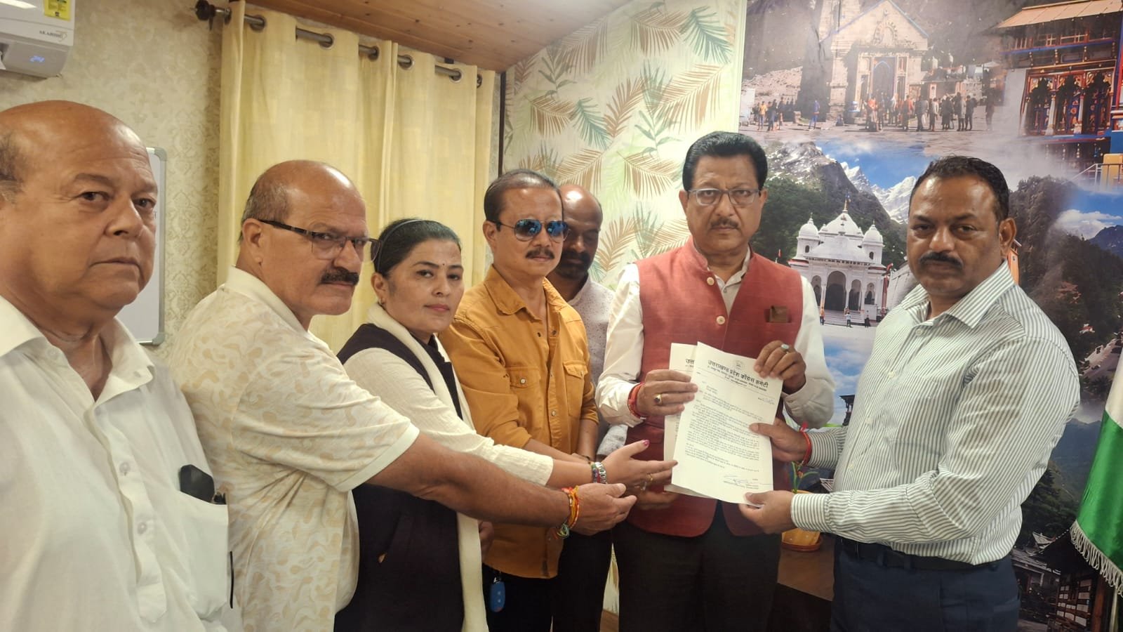 कांग्रेस ने डीजीपी को सौंपा ज्ञापन, राहुल गांधी के खिलाफ हल्द्वानी में दर्ज केस रद्द करने की मांग
