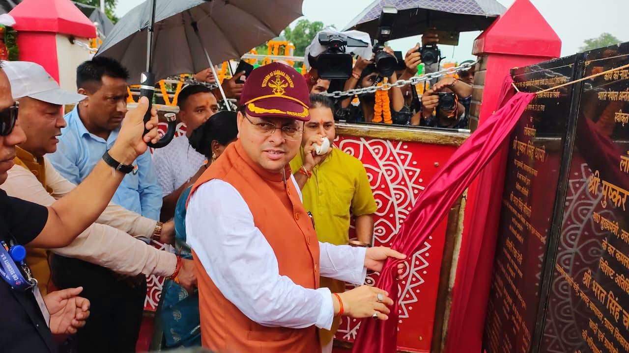 सीएम धामी ने बनबसा में शहीद स्मारक का किया लोकार्पण