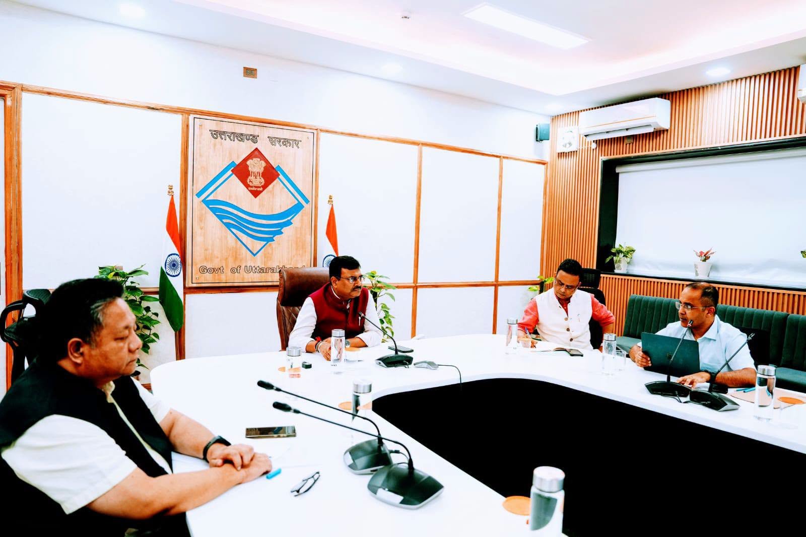 मुख्य सचिव की सभी डीएम के साथ ऑनलाइन बैठक