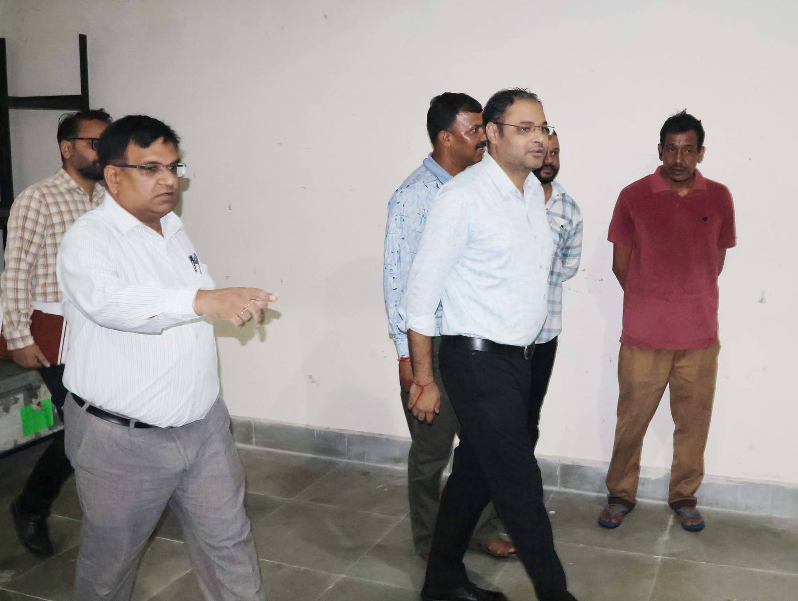 DM चमोली ने काम ईवीएम वेयरहाउस का निरीक्षण