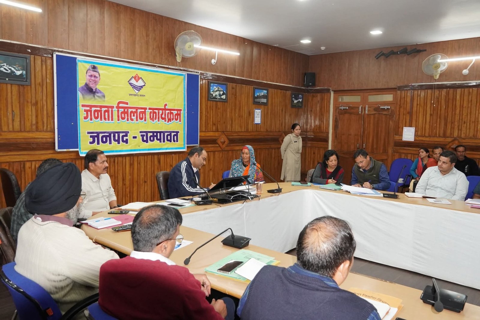 चंपावत में डीएम का जनता दरबार, 60 से ज्यादा लोगों ने रखीं समस्याएं