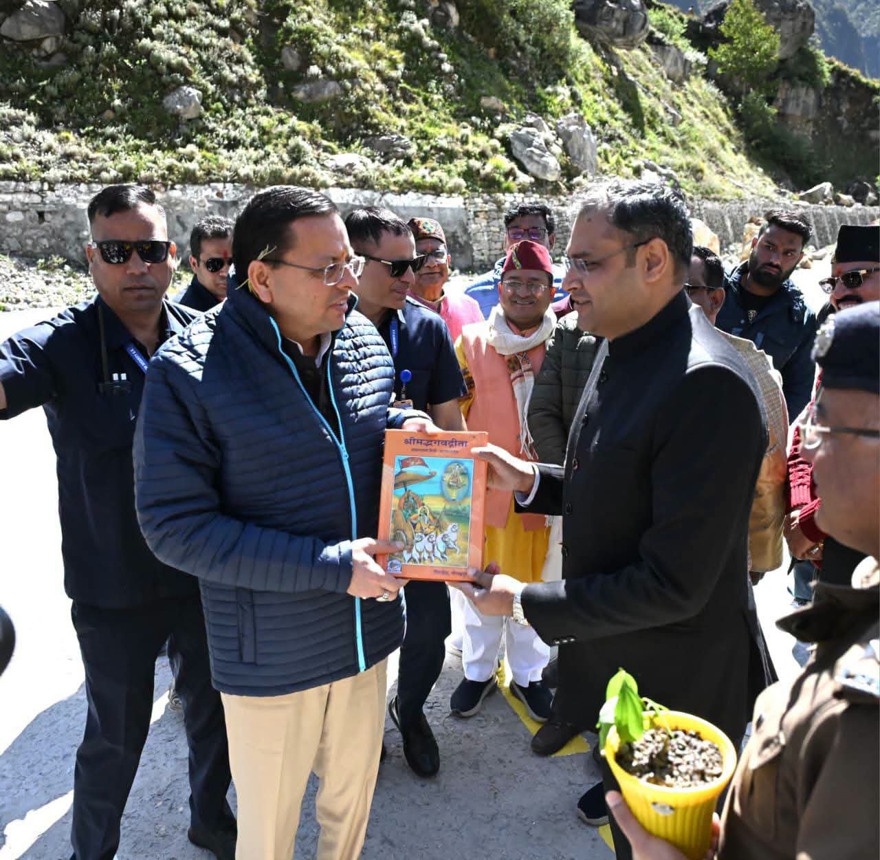 CM धामी ने बदरीनाथ मास्टर प्लान के काम का लिया जायजा