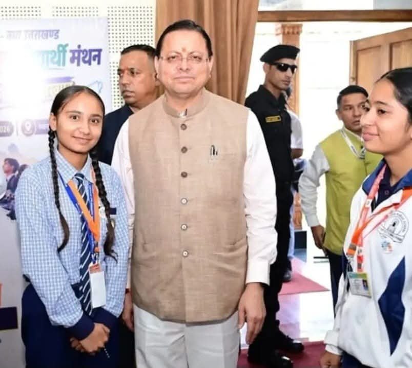 हरिद्वार की छात्रा लवप्रीत कौर को दिया गया टैब
