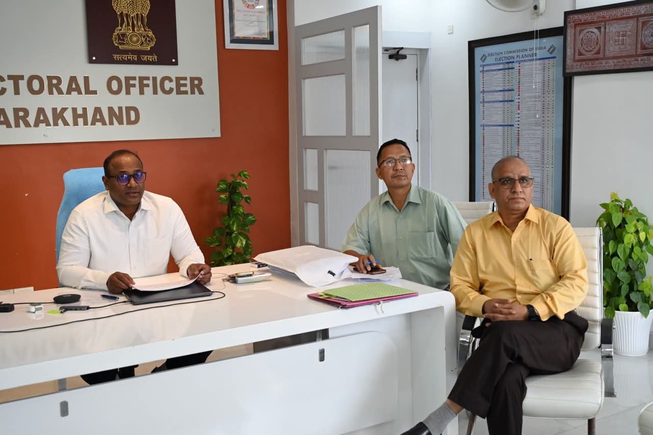 चुनावी तैयारियों को लेकर मुख्य निर्वाचन अधिकारी की बैठक