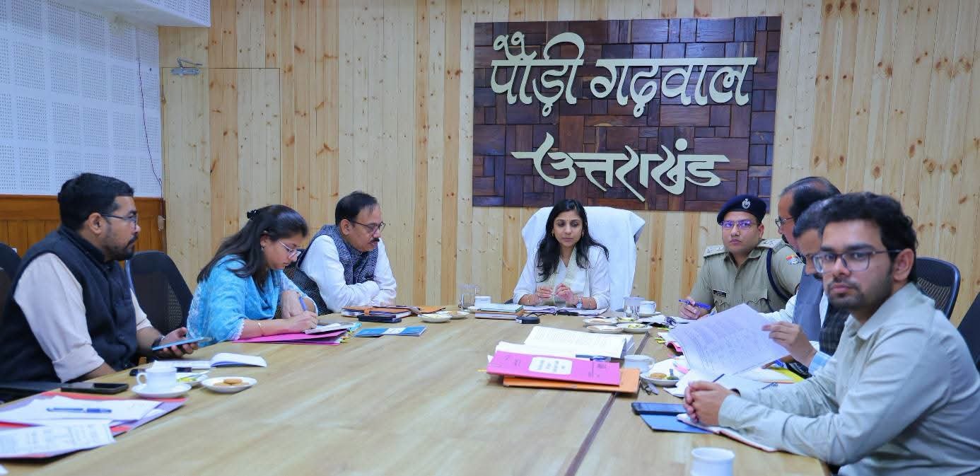 विधानसभा चुनाव से पहले प्रशासन एक्टिव, पौड़ी में डीएम ने ली इंटेलीजेंस कमेटी की बैठक