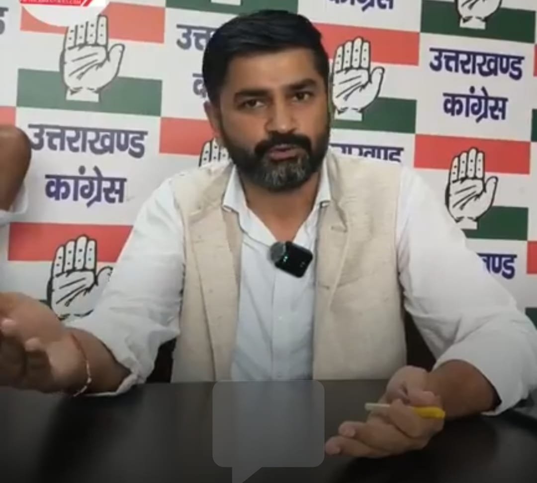 आधी रात को सीएम आवास घेरने पर कांग्रेस कार्यकर्ताओं के खिलाफ पुलिस की कार्रवाई, मोहित उनियाल ने दी बड़ा आंदोलन करने की धमकी
