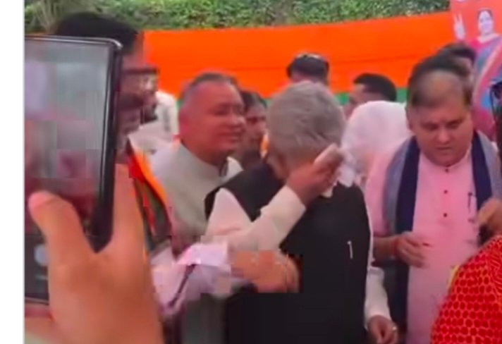 दुष्यंत कुमार गौतम ने मिटाया माथे का तिलक, कांग्रेस ने किया तीखा प्रहार, सनातन परंपरा के अपमान का लगाया आरोप