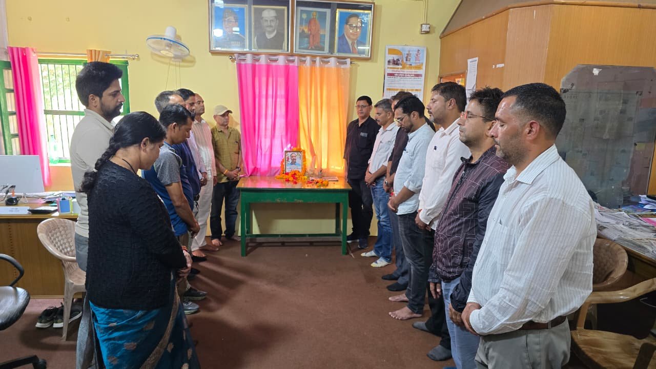 नैनीताल के दिवंगत जिला सूचना अधिकारी गिरिजा शंकर जोशी को पिथौरागढ़ में दी गई श्रद्धांजलि