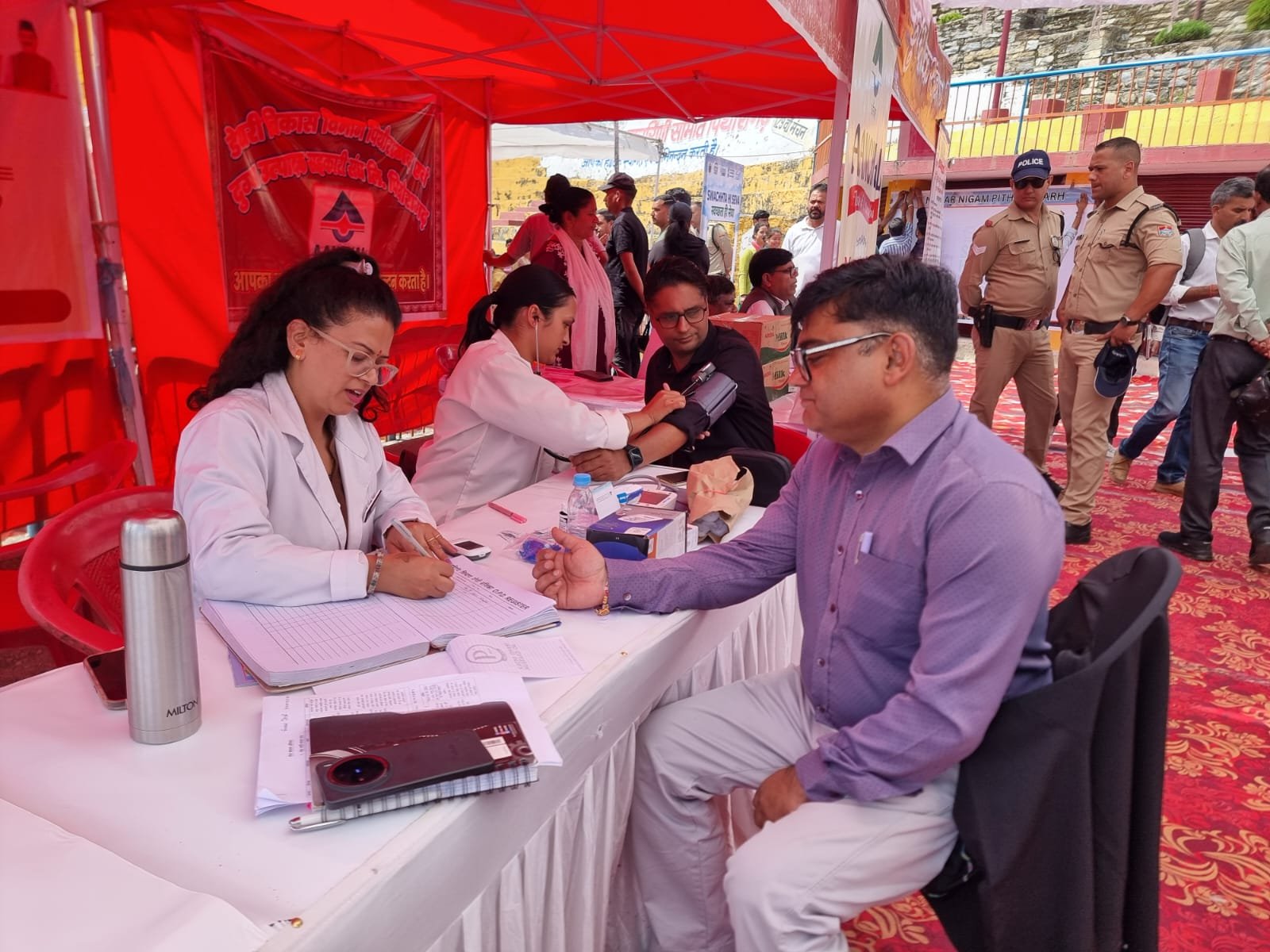 सेवा संकल्प अभियान के तहत पिथौरागढ़ के रामलीला मैदान में लगा हेल्थ कैंप, 145 लोगों की जांच