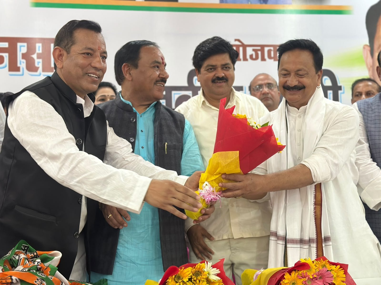 कैंट विधानसभा में कांग्रेस का परिवर्तन संकल्प सम्मेलन, नवीन जोशी ने टिकट के लिए की ओपन दावेदारी