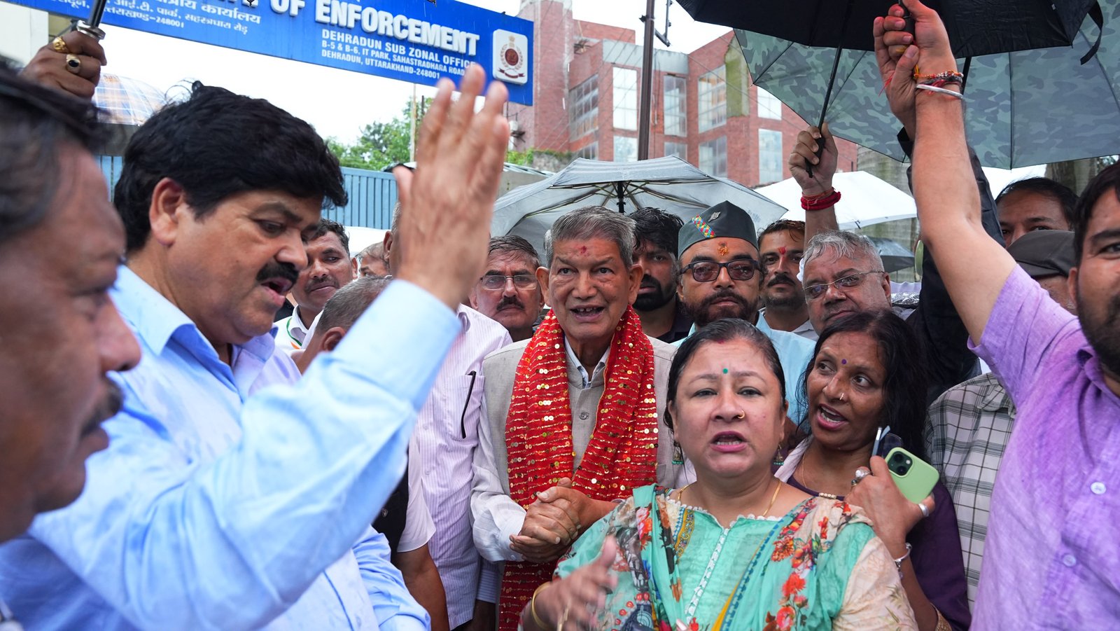 ईडी ने 5 घंटे तक की हरीश रावत से पूछताछ, पूर्व सीएम बोले सत्ता के अहंकार और बदले की भावना से हो रही कार्रवाई