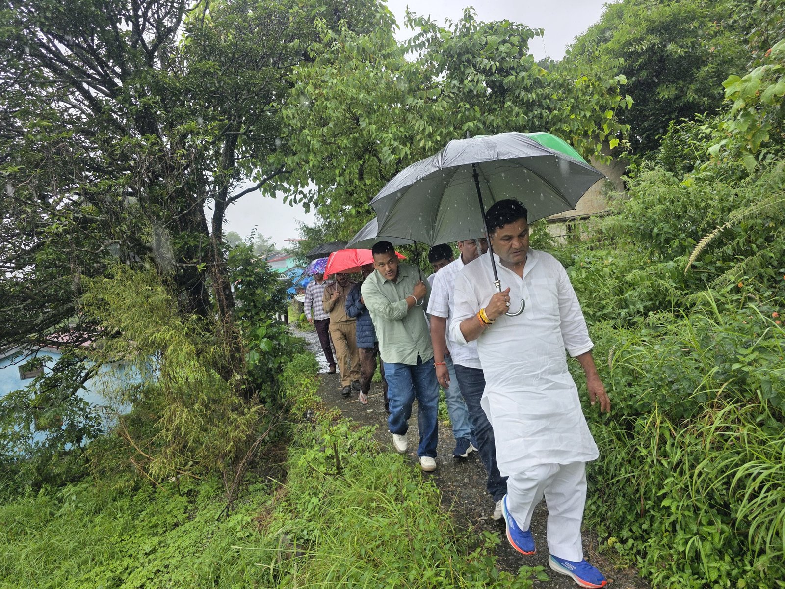 कैबिनेट मंत्री राम सिंह कैड़ा ने भीमताल के आपदा प्रभावित इलाकों का किया दौरा